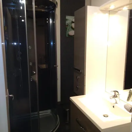 Mon Petit Canada Apartment